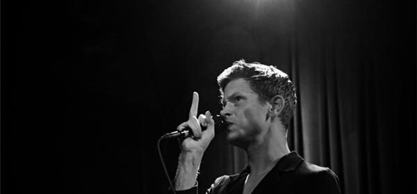 В 20-Й ДЕНЬ РОЖДЕНИЯ ГАРРИ ПОТТЕРА PERFUME GENIUS СЫГРАЛ В РАСПРЕДЕЛЯЮЩУЮ ШЛЯПУ